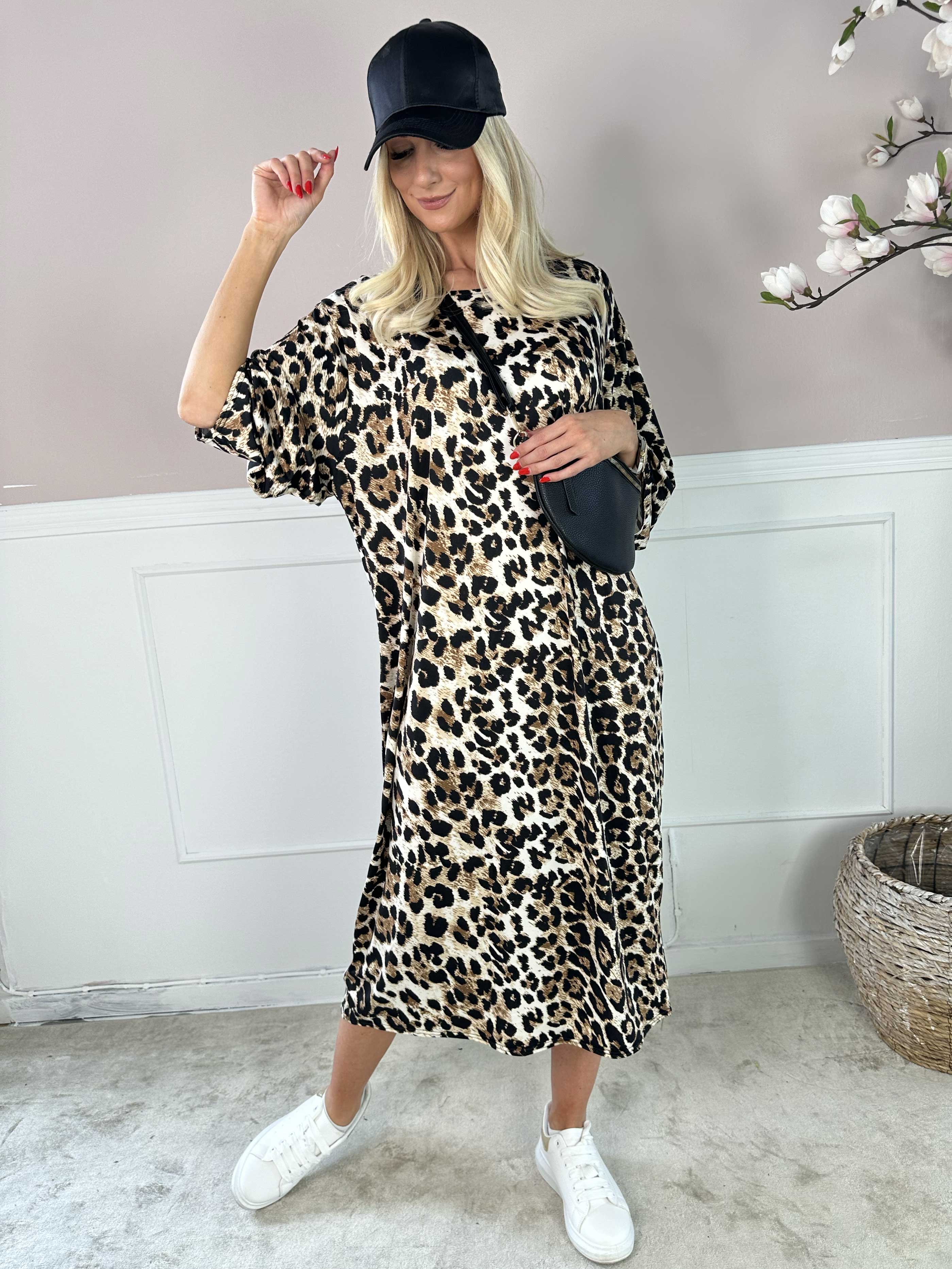 Katri - Lang kjole i krølfrit leopard stof